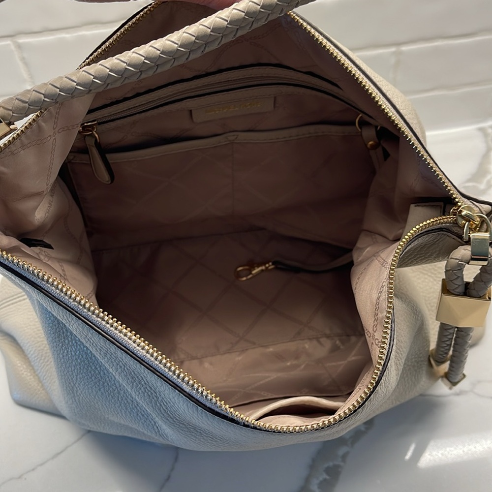 LAST CHANCE 🚨FINAL PRICE 🚨Michael Kors Lexington Purse - Picture 3 of 5